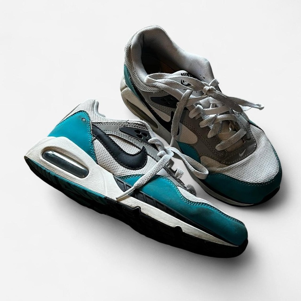 Nike White and Black Low-Top Lace Sneakers